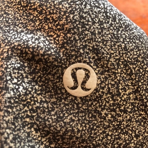 Lululemon Run Times Short II 4" Silver Luminosity Foil - Picture 9 of 11